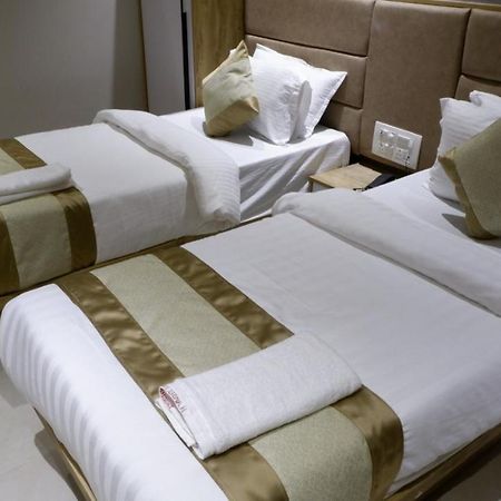 Hotel Amber Paramount Mumbai  Buitenkant foto