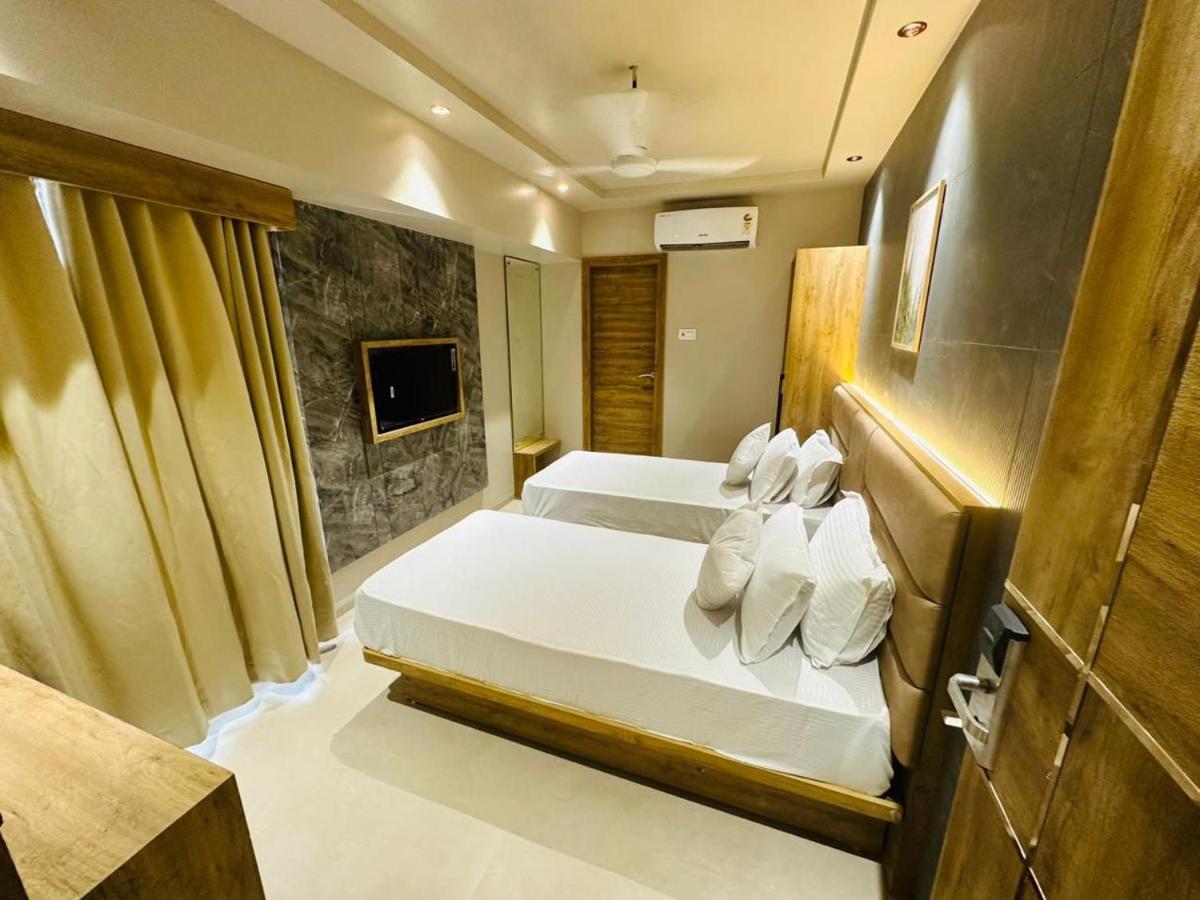 Hotel Amber Paramount Mumbai  Buitenkant foto