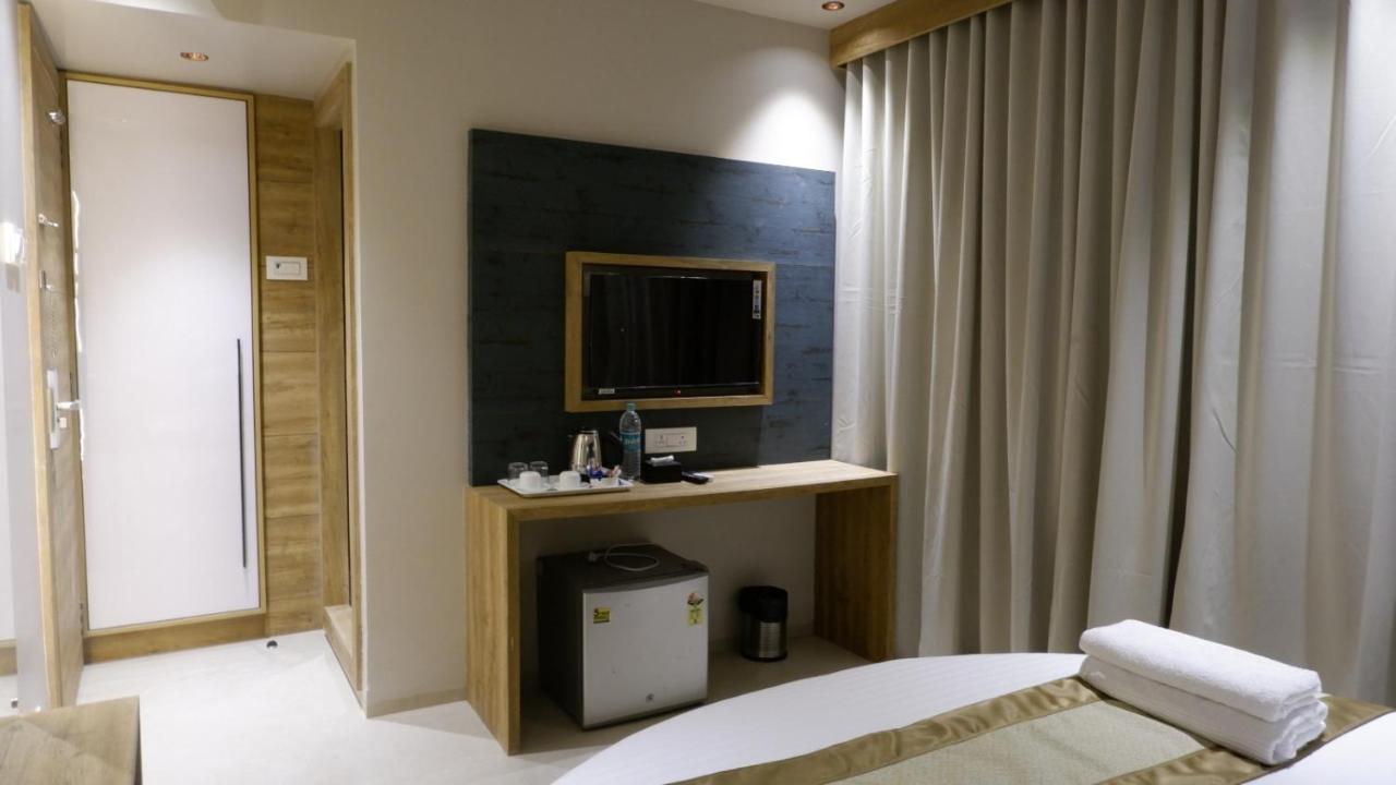 Hotel Amber Paramount Mumbai  Buitenkant foto