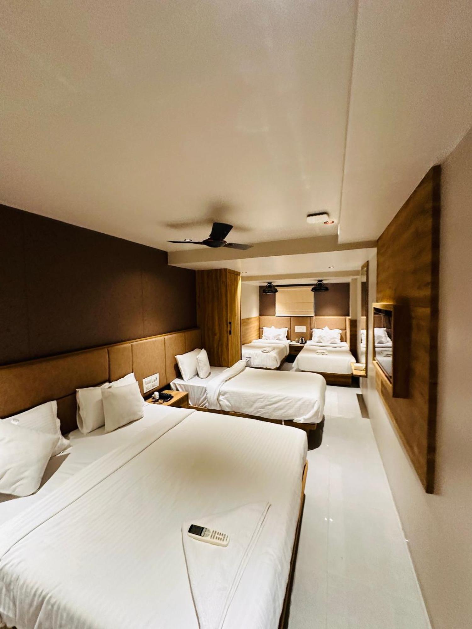 Hotel Amber Paramount Mumbai  Buitenkant foto